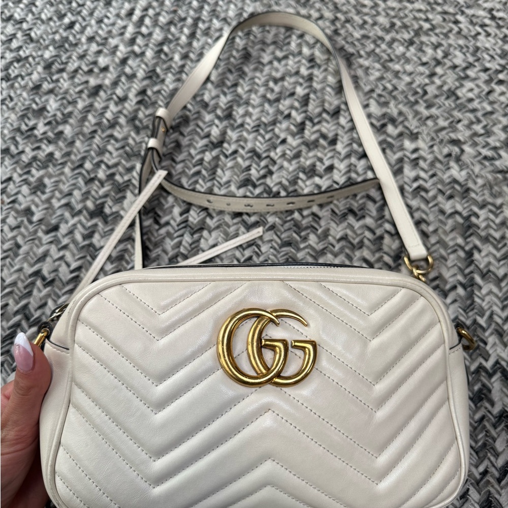 Gucci White Chevron Crossbody Bag with Gold Emblem